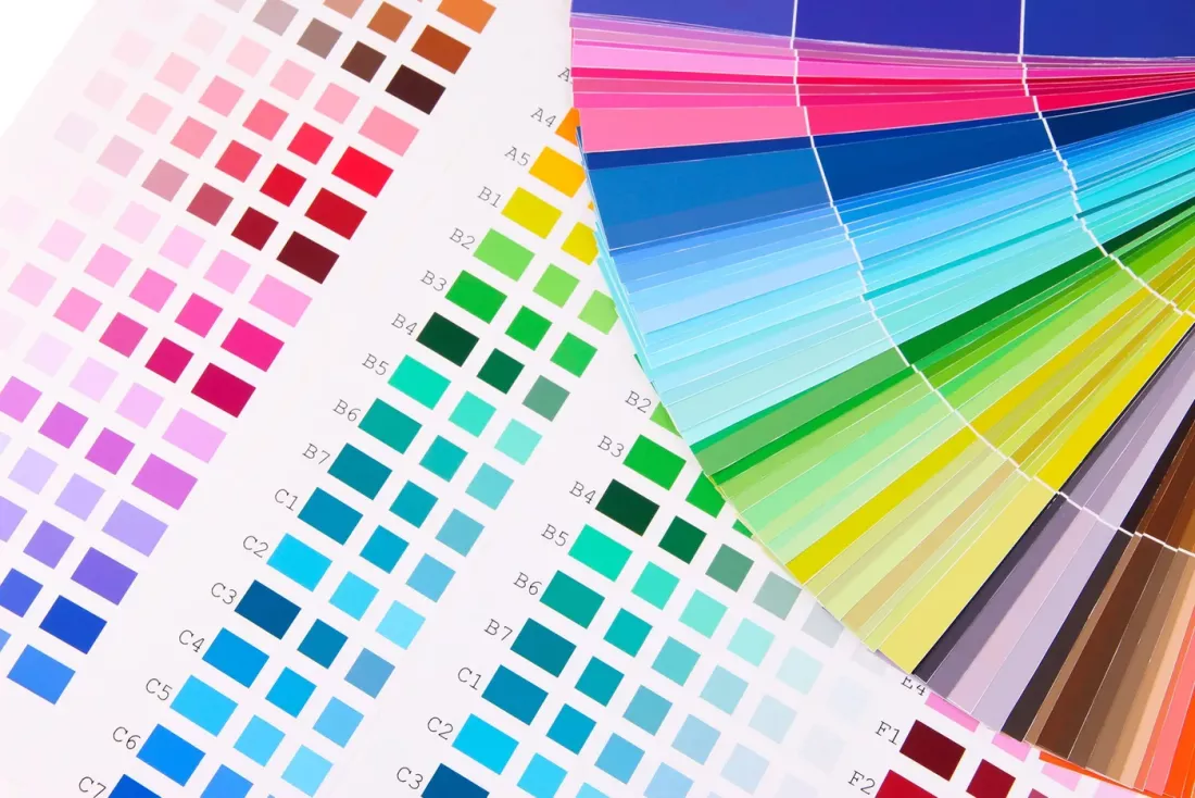 Nuanciers de couleurs pour l’impression, en éventail et en planches de pastilles